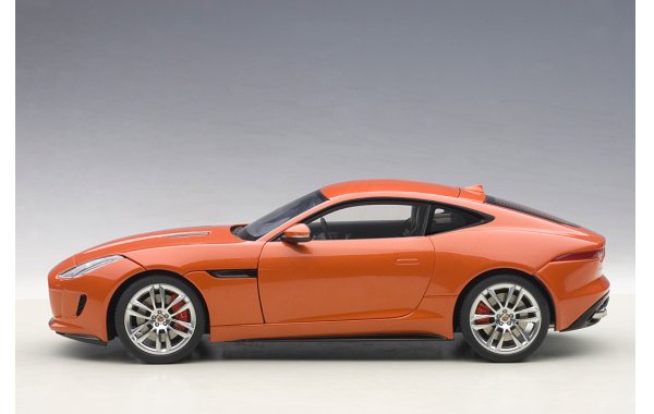 Bild 10 - Jaguar F-Type R Coupe 2015