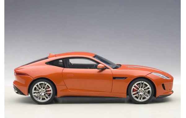 Bild 11 - Jaguar F-Type R Coupe 2015