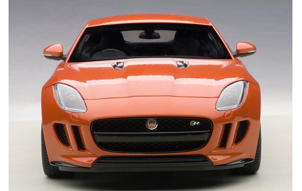 Bild 12 - Jaguar F-Type R Coupe 2015