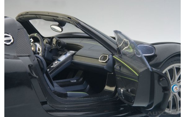 Bild 2 - Porsche 918 Spyder Weissach Package 2013