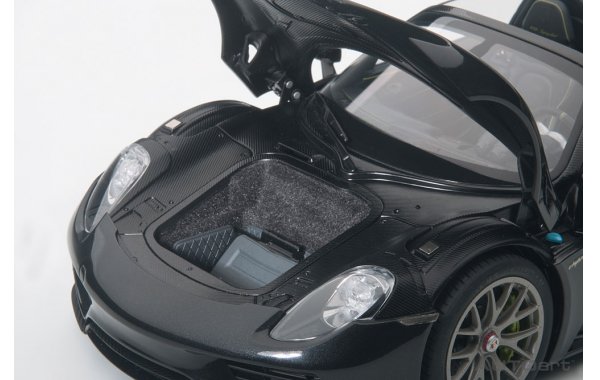 Bild 3 - Porsche 918 Spyder Weissach Package 2013