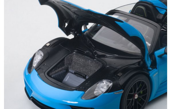Bild 3 - Porsche 918 Spyder Weissach Package 2013
