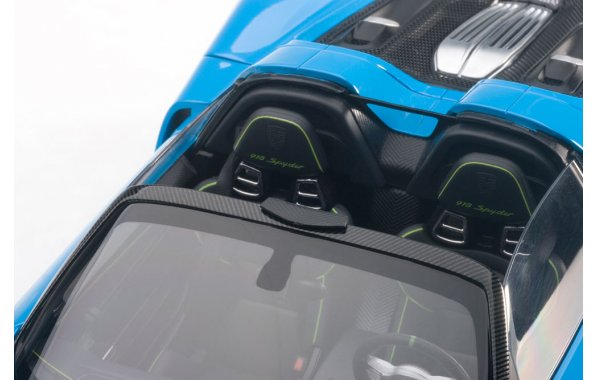 Bild 6 - Porsche 918 Spyder Weissach Package 2013