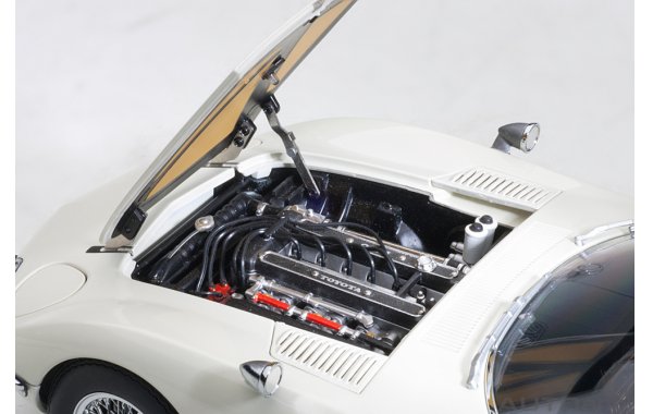 Bild 14 - Toyota 2000 GT Coupe 1965 Speichenrder