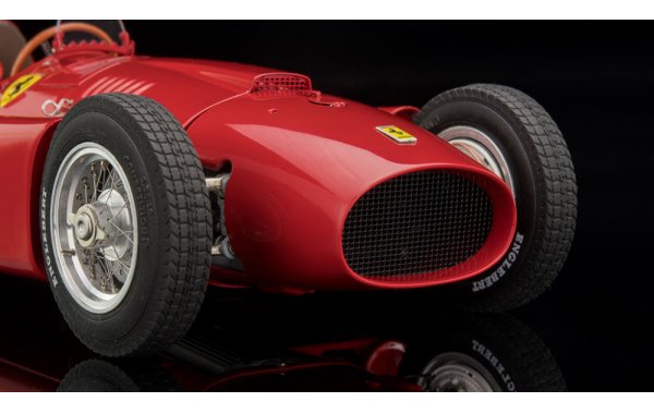 Bild 15 - Ferrari D50 1956 CMC Modellauto
