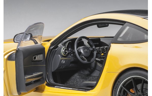 Bild 2 - Mercedes AMG GT R 2017 Yellow metal.