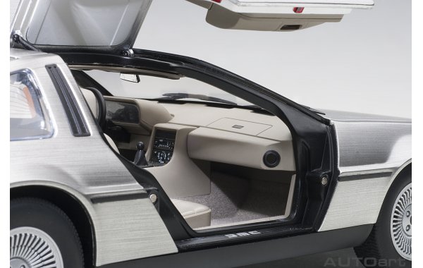 Bild 2 - DeLorean DMC-12 1981