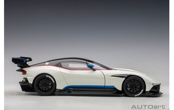 Bild 2 - Aston Martin Vulcan 2015