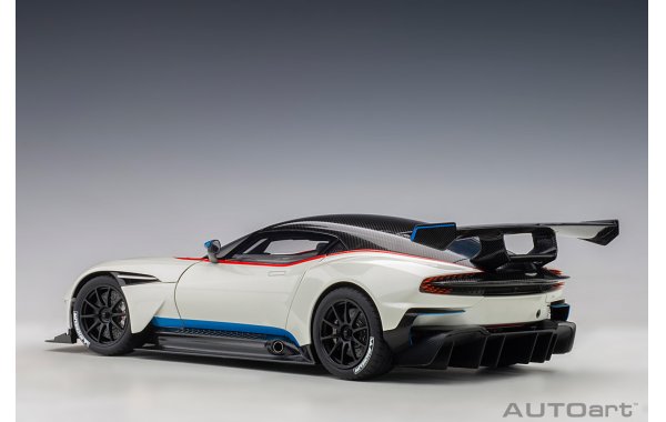Bild 4 - Aston Martin Vulcan 2015