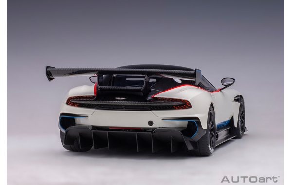 Bild 6 - Aston Martin Vulcan 2015