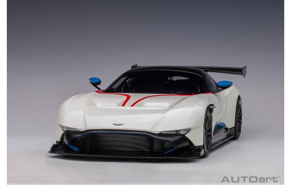 Bild 9 - Aston Martin Vulcan 2015