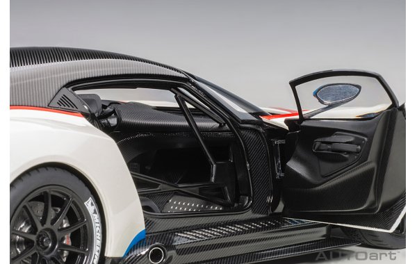 Bild 12 - Aston Martin Vulcan 2015