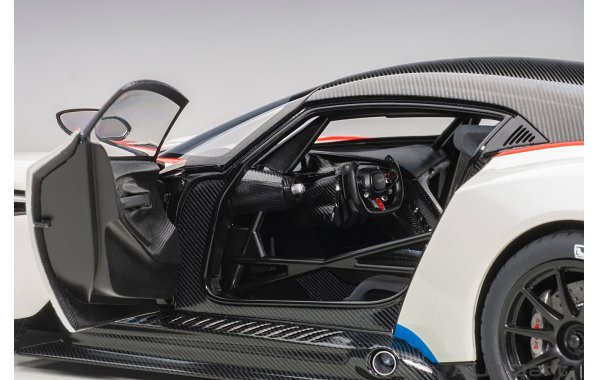 Bild 13 - Aston Martin Vulcan 2015