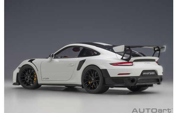 Bild 2 - Porsche 911 GT2 RS Weissach Package 2017