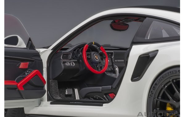Bild 17 - Porsche 911 GT2 RS Weissach Package 2017