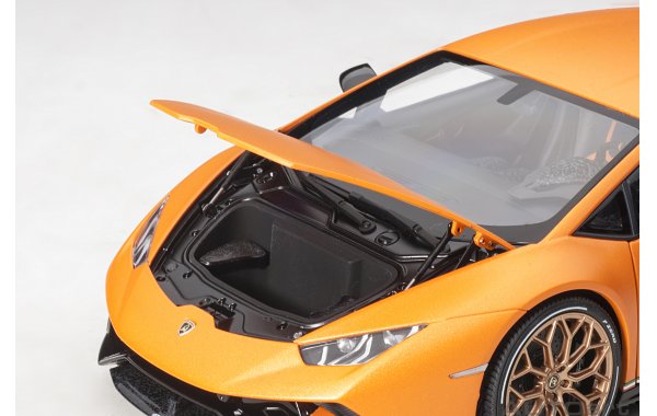 Bild 2 - Lamborghini Huracan Performante 2017