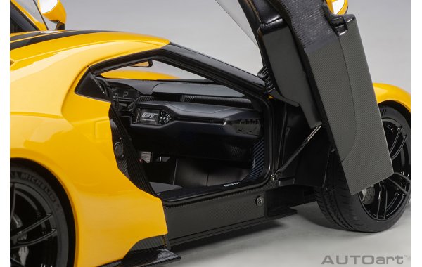 Bild 3 - Ford GT 2017 tripple yellow