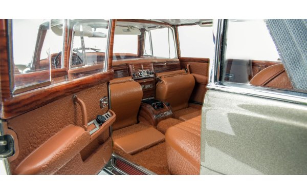 Bild 2 - Mercedes-Benz 600 Pullman W100 mit Schiebedach