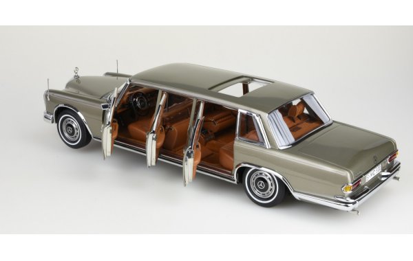 Bild 3 - Mercedes-Benz 600 Pullman W100 mit Schiebedach