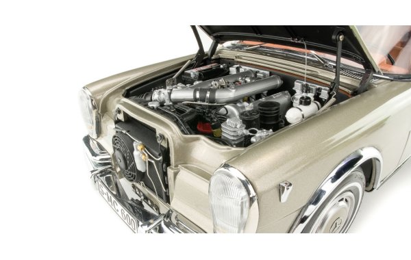 Bild 9 - Mercedes-Benz 600 Pullman W100 mit Schiebedach