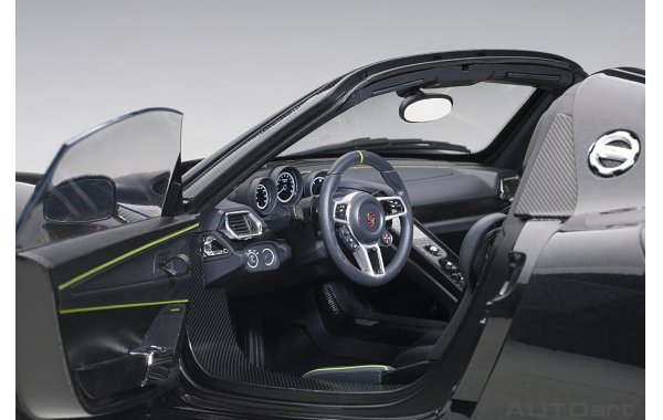 Bild 8 - Porsche 918 Spyder Weissach Package 2013