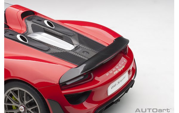 Bild 4 - Porsche 918 Spyder Weissach Package 2013