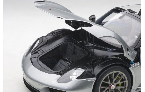 Bild 2 - Porsche 918 Spyder Weissach Package 2013