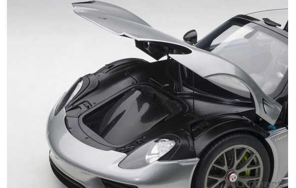 Bild 4 - Porsche 918 Spyder Weissach Package 2013