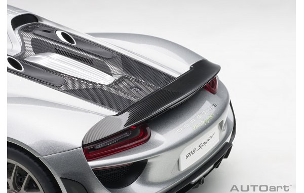 Bild 6 - Porsche 918 Spyder Weissach Package 2013
