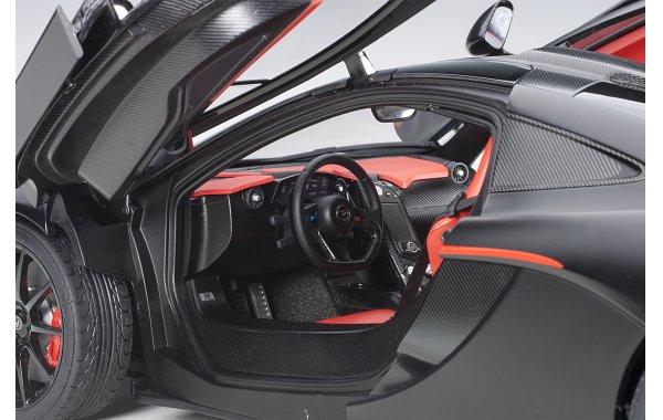 Bild 2 - McLaren P1 2013