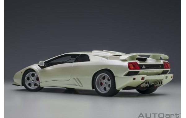 Bild 2 - Lamborghini Diablo SE30 Jota
