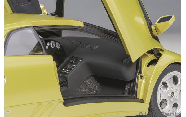 Bild 20 - Lamborghini Diablo SE30 Giallo Spyder