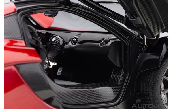 Bild 21 - McLaren P1 2013 volcano red