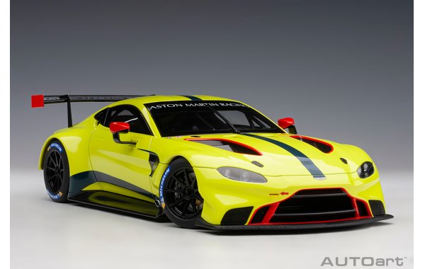 Bild 2 - Aston Martin Vantage GTE Le Mans pro 2018 Presentation Car