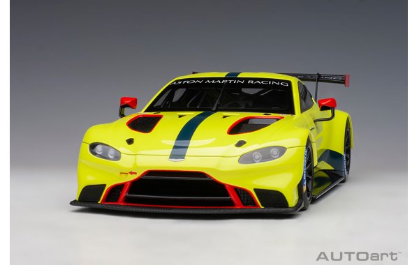 Bild 3 - Aston Martin Vantage GTE Le Mans pro 2018 Presentation Car
