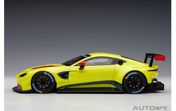 Bild 7 - Aston Martin Vantage GTE Le Mans pro 2018 Presentation Car
