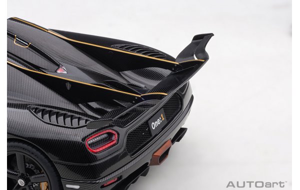 Bild 5 - Koenigsegg One 1 clear carbon