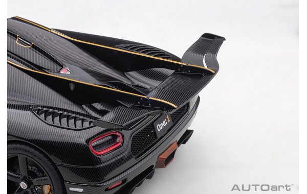 Bild 6 - Koenigsegg One 1 clear carbon