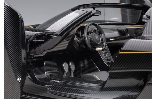 Bild 10 - Koenigsegg One 1 clear carbon