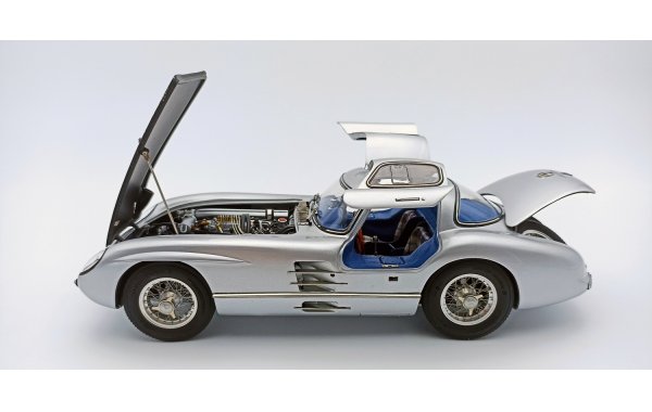 Bild 2 - Mercedes Benz 300 SLR Uhlenhaut Coupe 1955 blaues Interieur