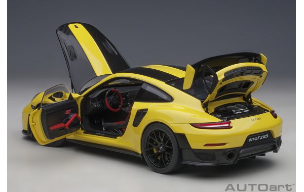 Bild 5 - Porsche 911 GT2 RS Weissach Package racing yellow