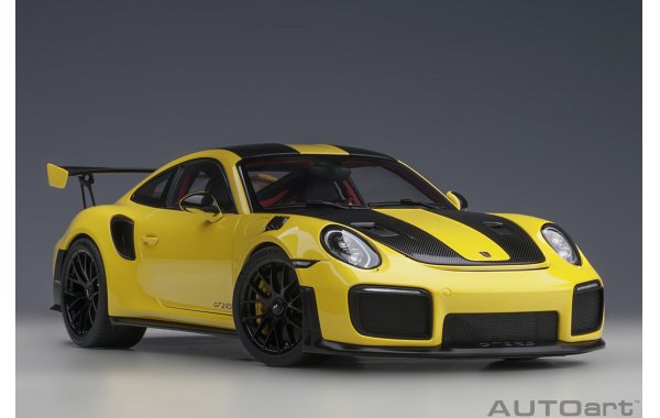 Bild 6 - Porsche 911 GT2 RS Weissach Package racing yellow