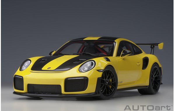 Bild 7 - Porsche 911 GT2 RS Weissach Package racing yellow