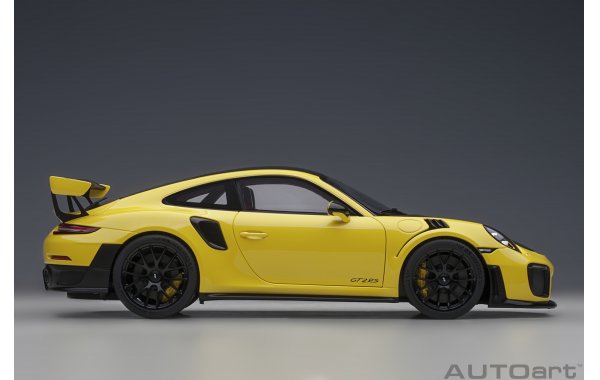 Bild 12 - Porsche 911 GT2 RS Weissach Package racing yellow