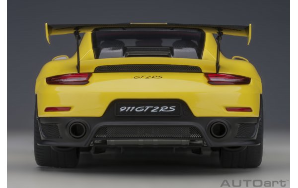 Bild 14 - Porsche 911 GT2 RS Weissach Package racing yellow