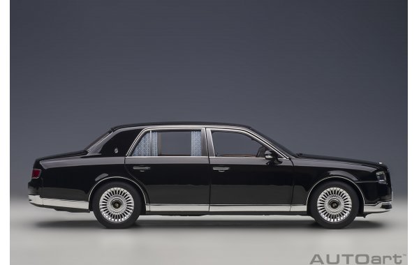 Bild 12 - Toyota Century special edition mit Vorhngen