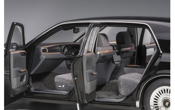 Bild 17 - Toyota Century special edition mit Vorhngen