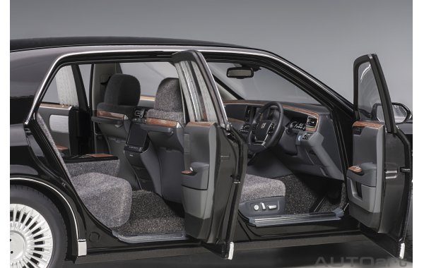 Bild 18 - Toyota Century special edition mit Vorhngen