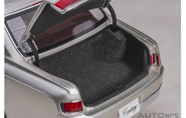 Bild 4 - Toyota Century special edition mit Vorhngen