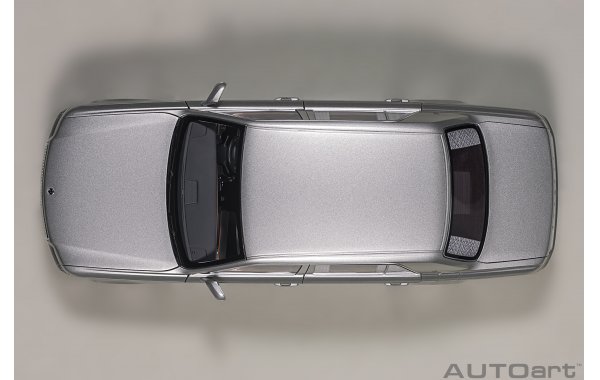 Bild 15 - Toyota Century special edition mit Vorhngen